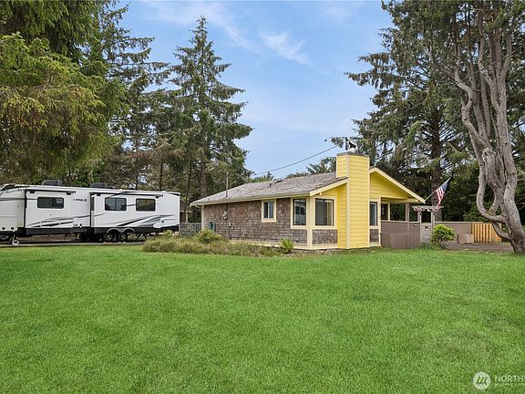 2nd image of 115 Ocean Lake Way SW
