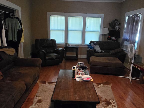 4th image of 306 S 2nd St
