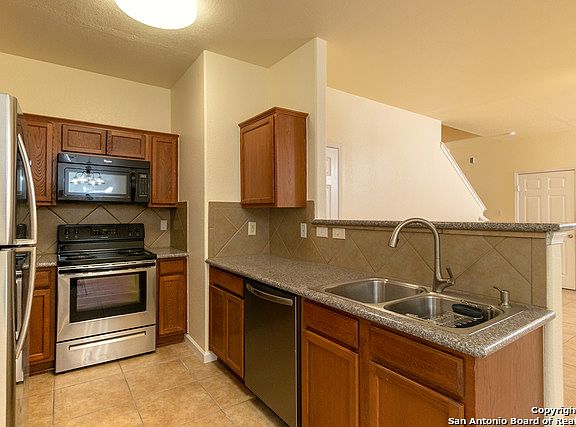 2nd image of 4146 Saint Charles