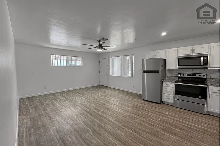 1336 E Willetta St #12 — Photo 9