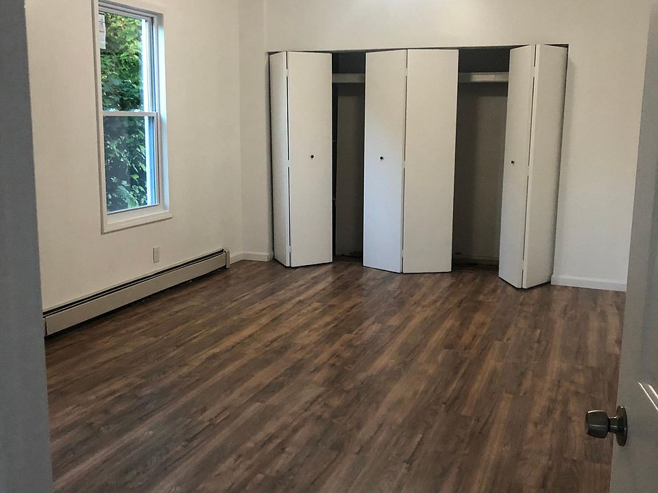 2nd image of 3525 Joslyn Rd APT 1