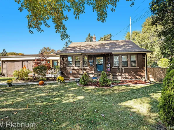 36141 Homeview St, Harrison Township, MI 48045
