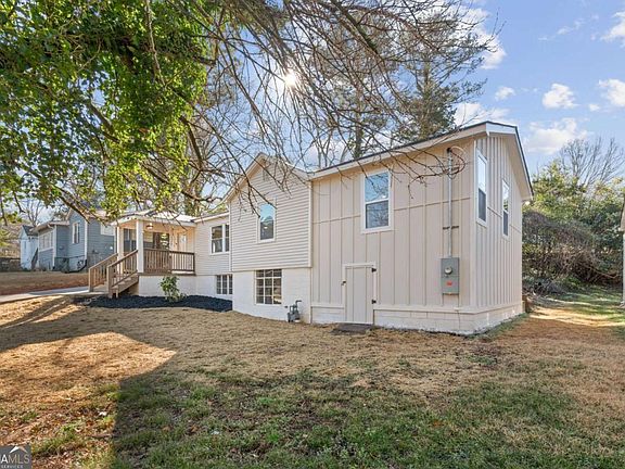 3rd image of 3459 Glen Rd