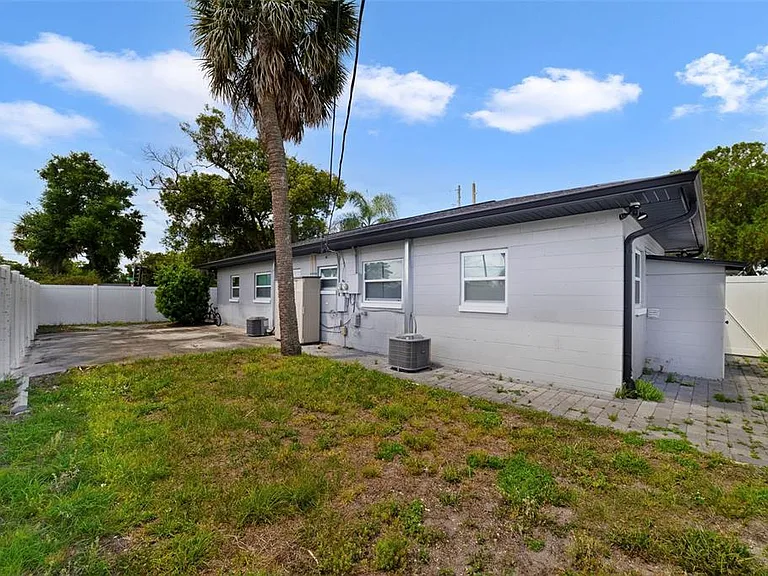 4521 Edgewater Dr #1 — Photo 16