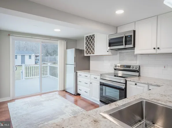 6946 Blantyre Rd, Warrenton, VA 20187