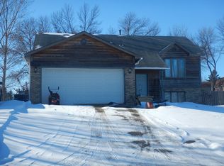 450 N State Ave, Le Center, MN 56057