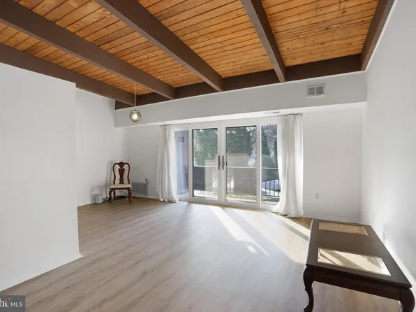 7843 Enola St APT 212, Mc Lean, VA 22102