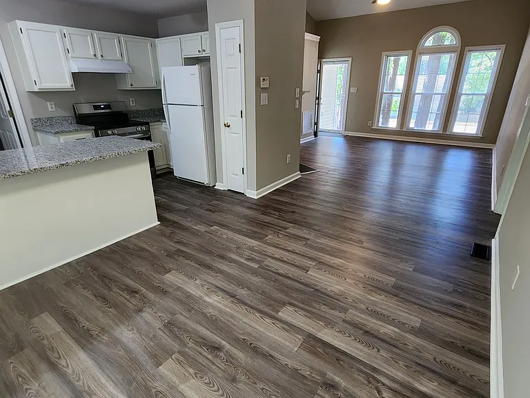 Open floor plan. Lots of light.