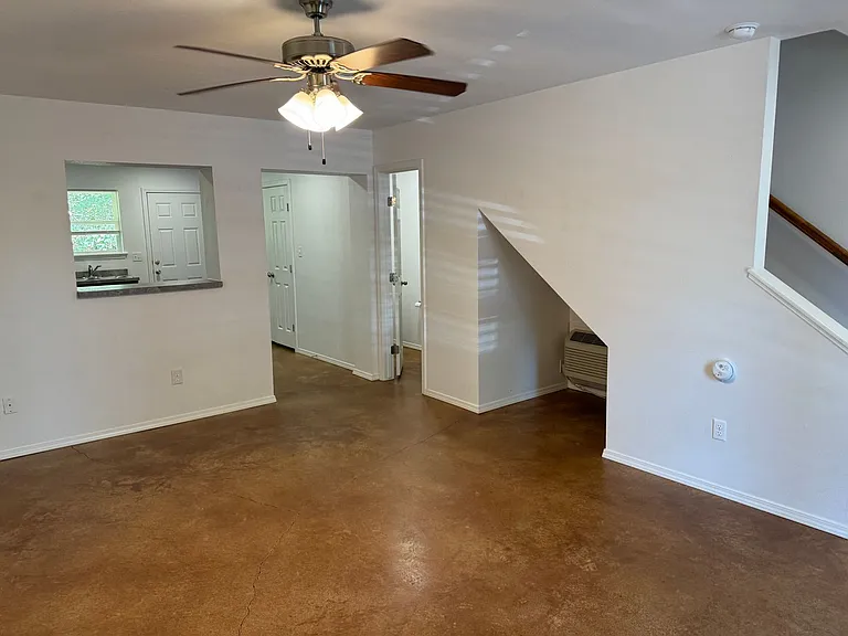 208 S 26th St — Photo 14
