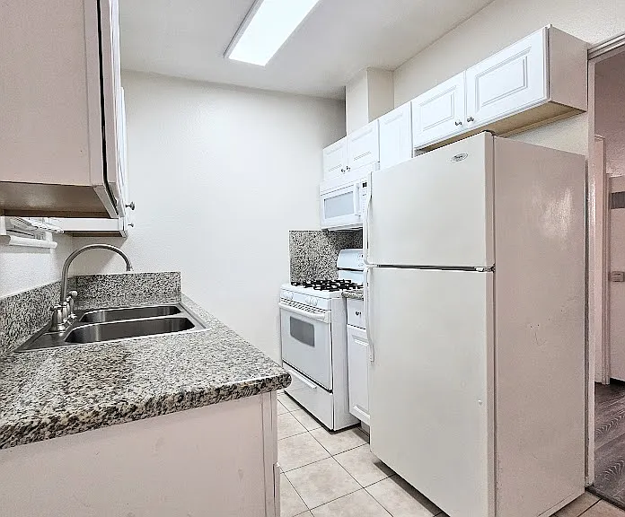 3994 Ingraham St #A — Photo 5