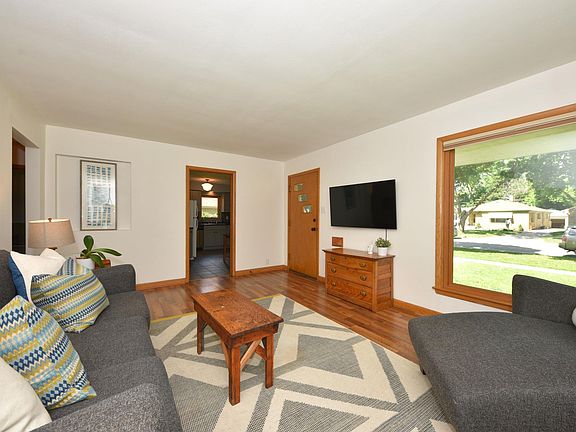 5th image of 2205 W Marne Ave
