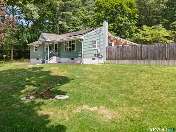 11 Munyan Road, Putnam, CT 06260