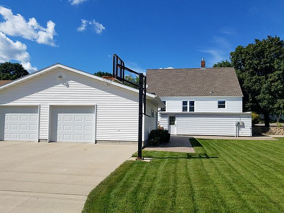 832 sq. ft insulated garage