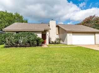 8 Lazybrook St, Angleton, TX 77515