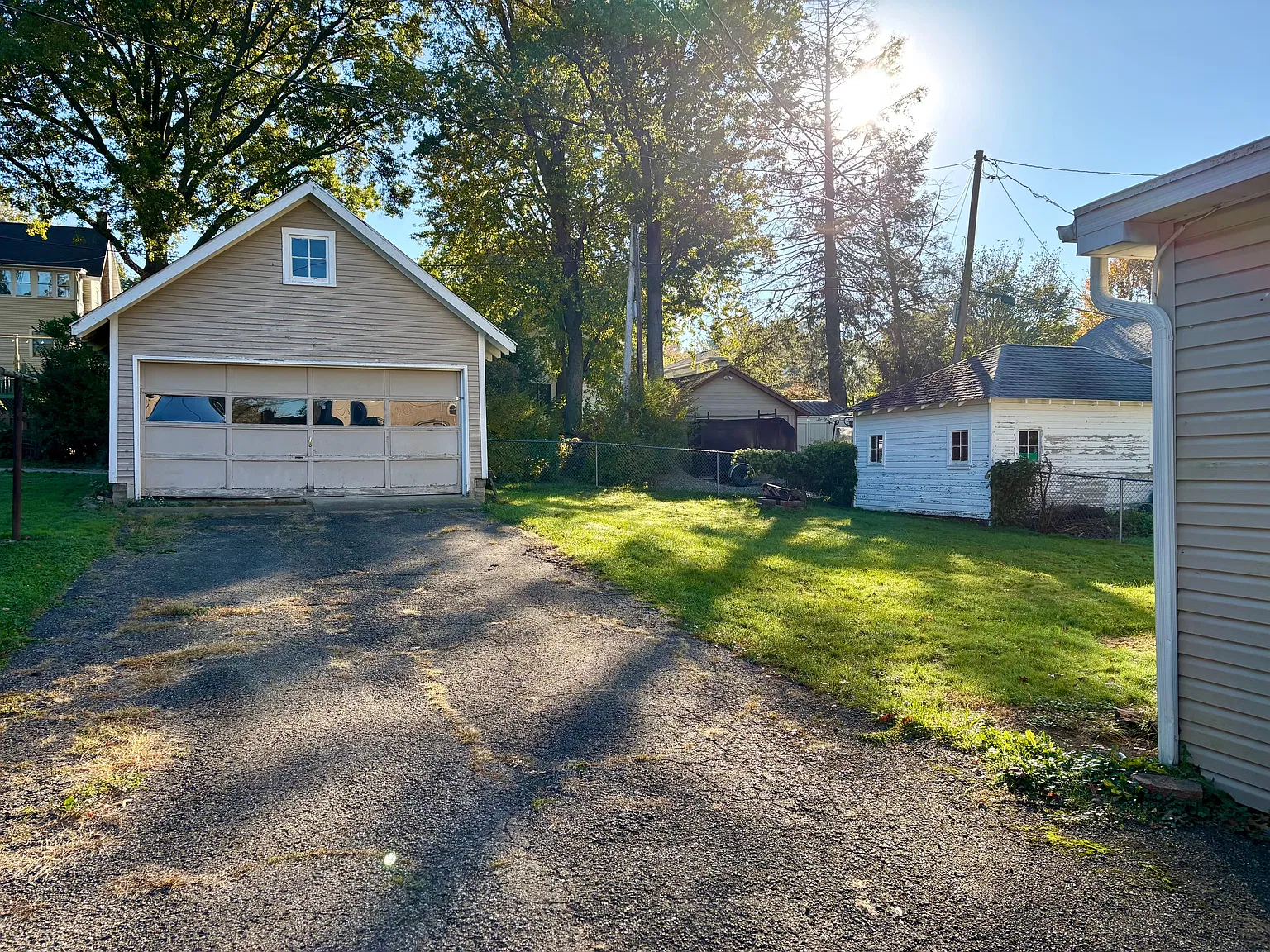 3 bed, 1.5 bath, 1824 sqft, $1,500 — Photo 3