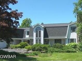 579 Valley View Rd, Dallas, PA 18612