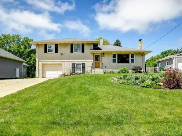 3447 Owasso St, Shoreview, MN 55126