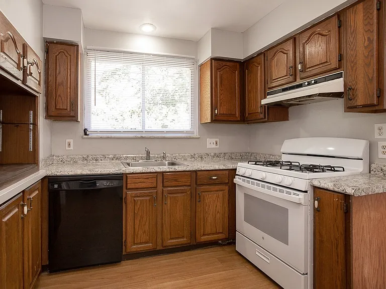 18121 Hiller Ave — Photo 4