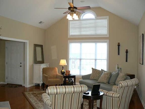 2nd image of 105 Havenwood Ct