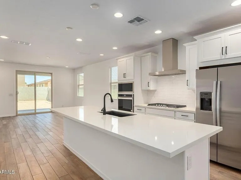 17318 W Surrey Dr — Photo 15