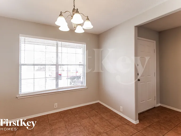4500 Chris Dr — Photo 7