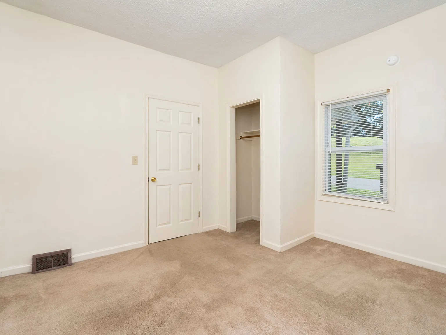 2 bed, 851 sqft, $1,350 — Photo 4
