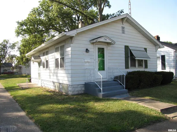 738 S Sycamore St, Centralia, IL 62801