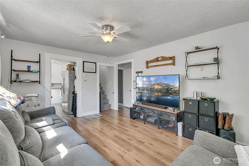 5th image of 1242 Ridgeway Place E