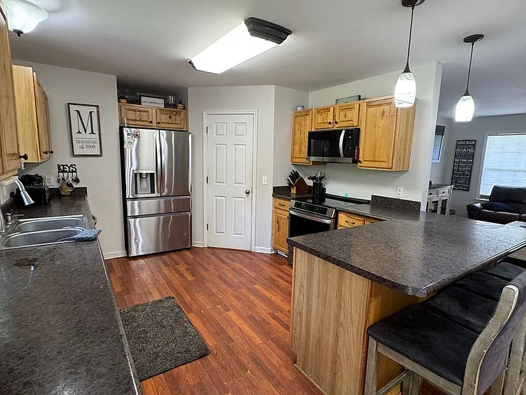 105 Larkins Dr — Photo 8