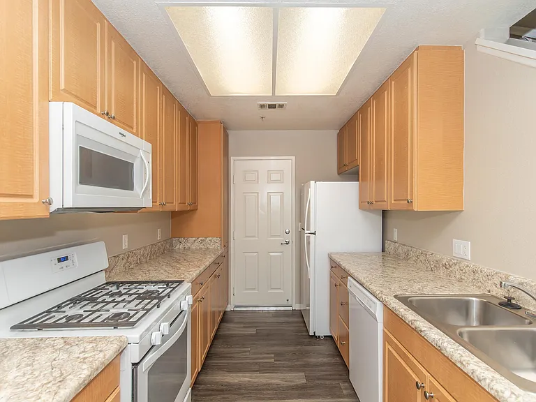 Laurel Canyon Apartment Homes — Photo 49
