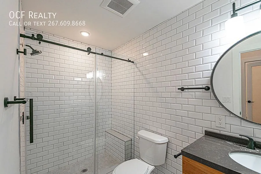 Building Photo - 1211 Bainbridge St #4C