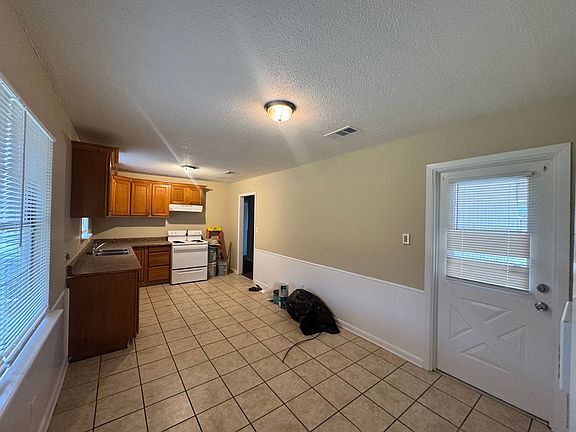 4th image of 554 Lynbrook Blvd