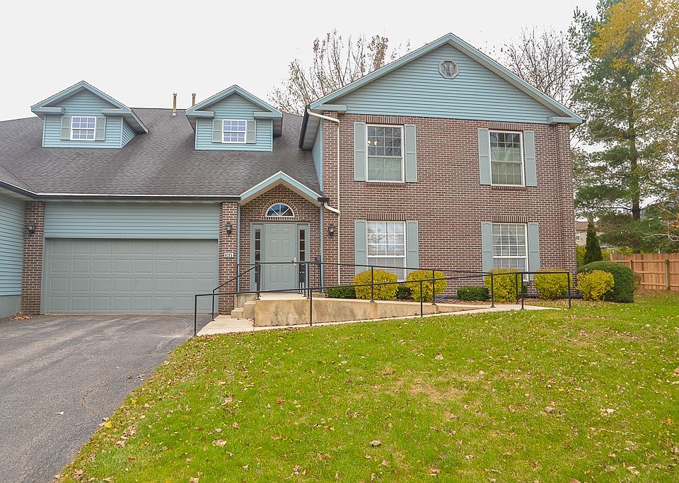1st image of 4725 Westchester Dr NE #1