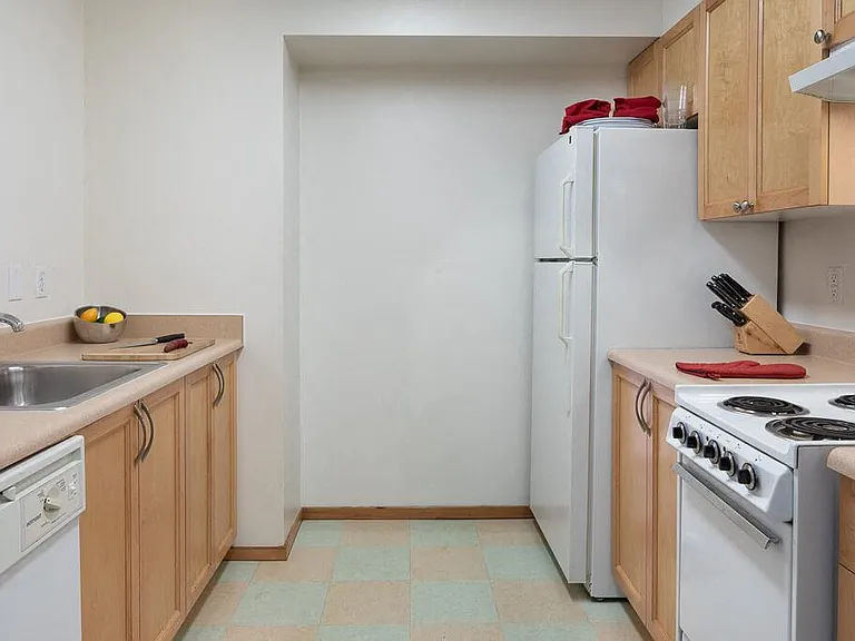 Gilmore Apartments — Photo 2