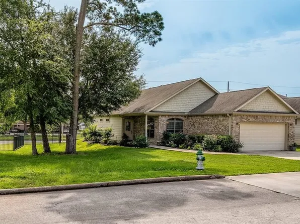 128 Snug Harbor Dr, Montgomery, TX 77356