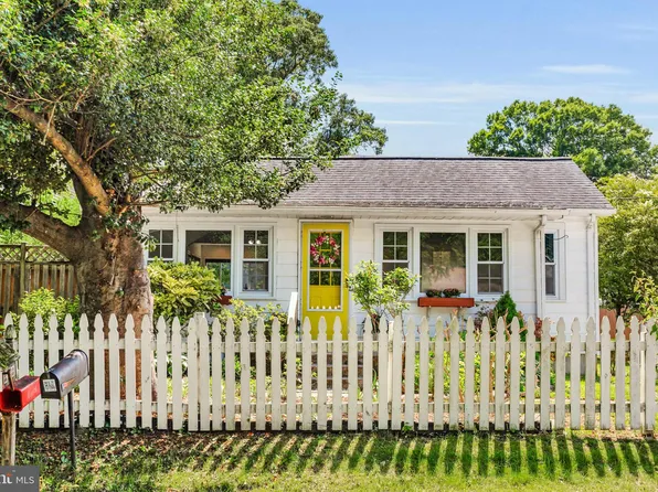 735 Shore Dr, Edgewater, MD 21037