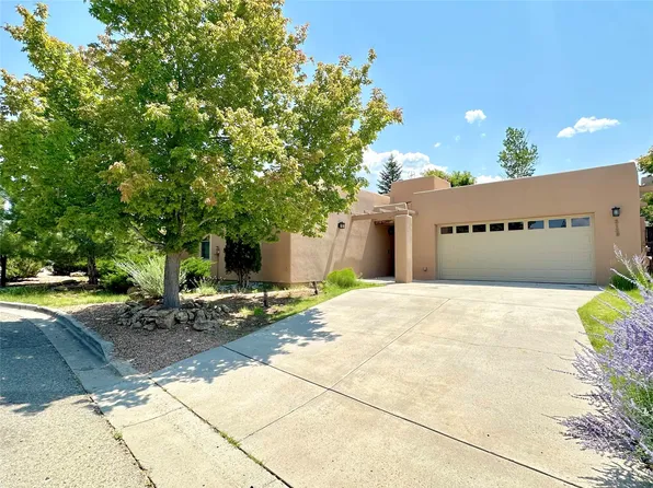 2123 Plazuela Vis, Santa Fe, NM 87505