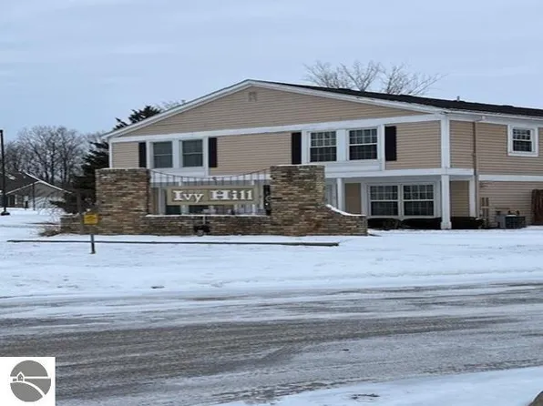 2530 Ivy Hill Ln, Saginaw, MI 48603