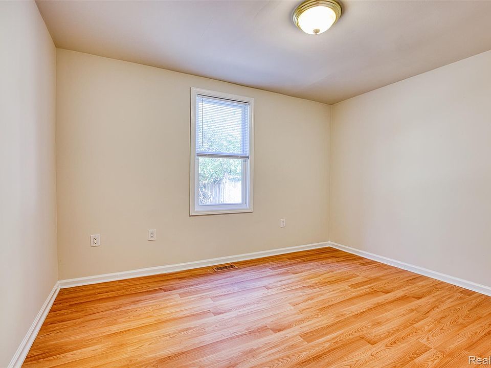 25348 Orchard Lake Rd, photo 24