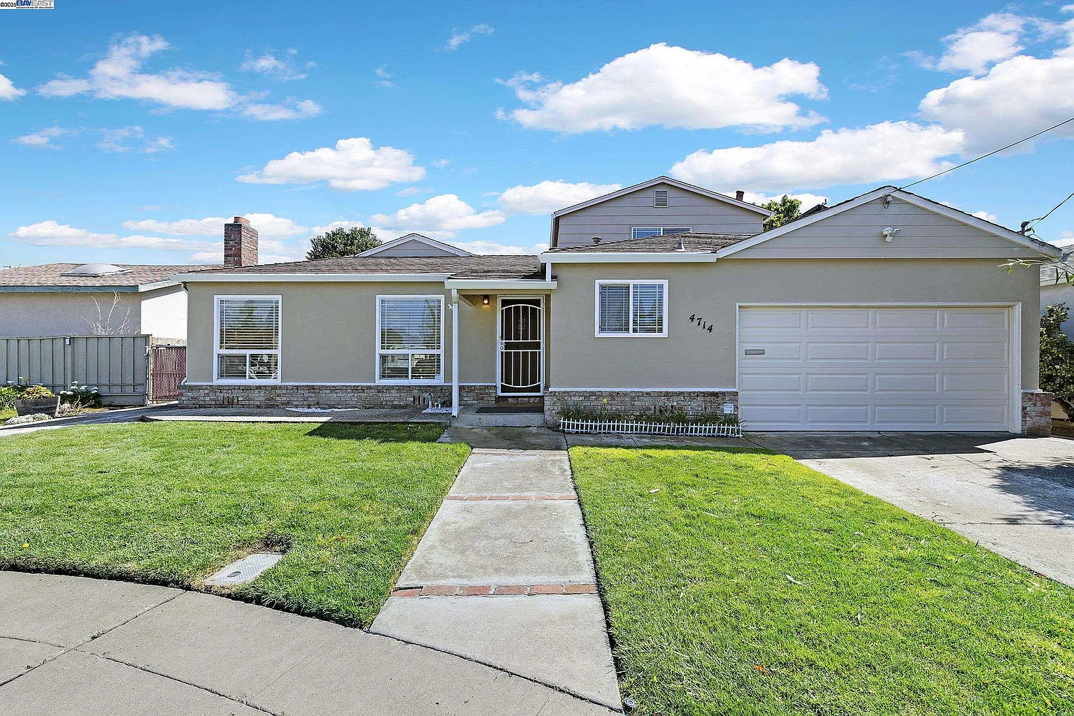 4714 Driftwood Dr photo 1