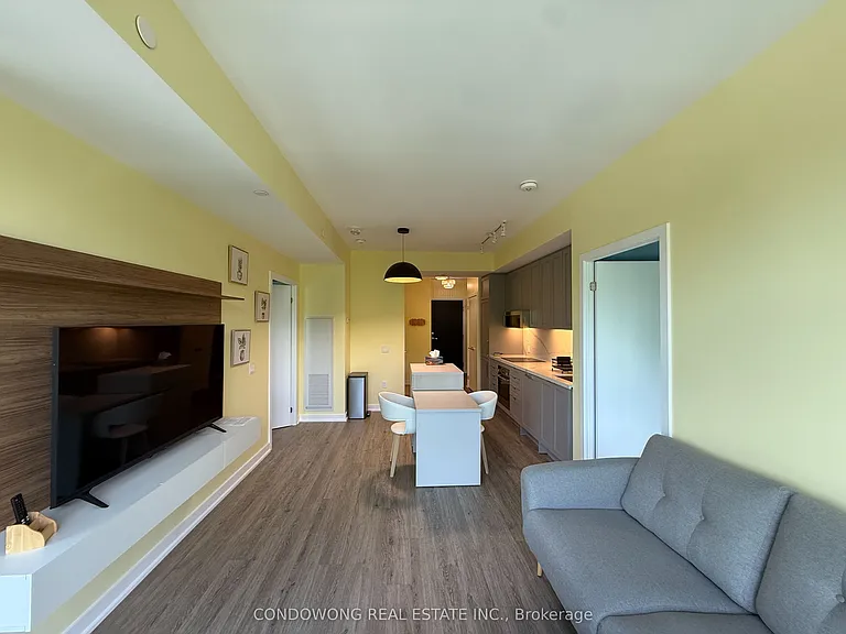 250 Lawrence Ave W #404 — Photo 3