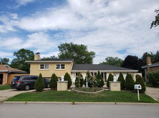 9403 Clancy Dr, Des Plaines, IL