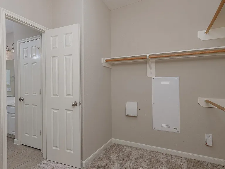 50 E Pipers Green St — Photo 18