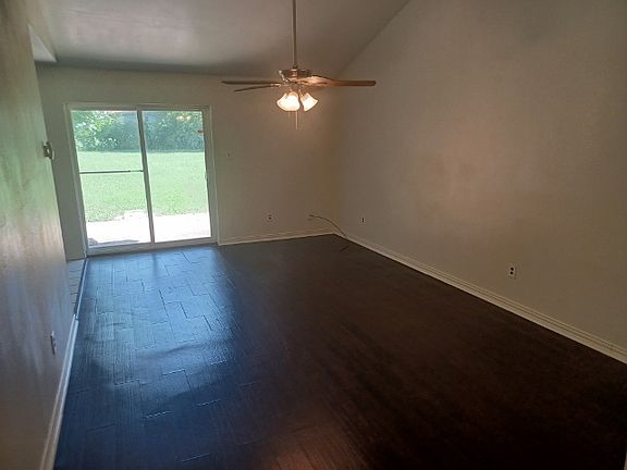 3rd image of 4537 Parkwood Dr