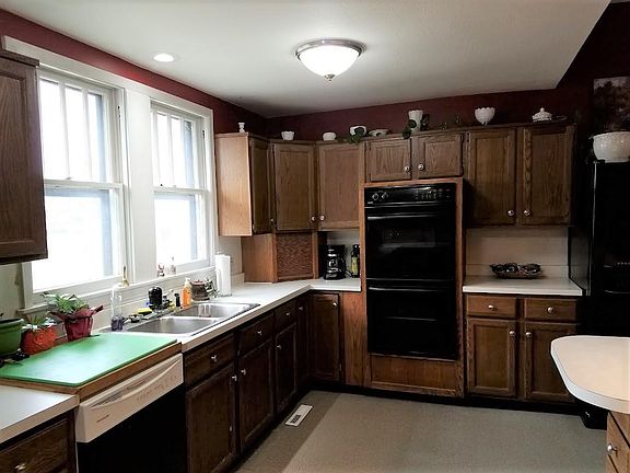 4th image of 1087 E College Ave