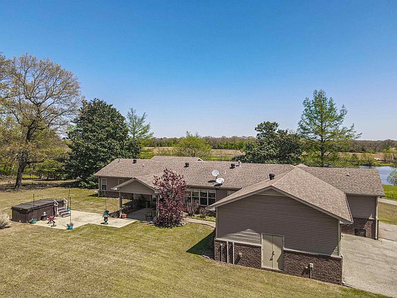 5th image of 1550 Fayette Corner Dr