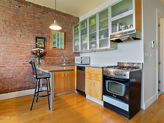2nd image of 794 Saint Johns Pl APT 4D