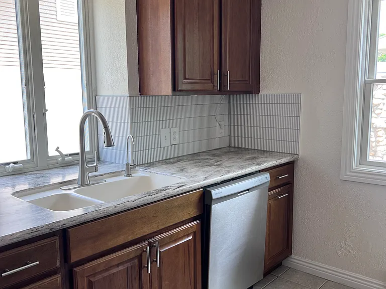 506 Chippewa St — Photo 12