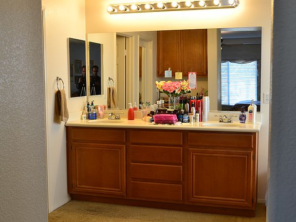 Master Suite Bath with Dual 