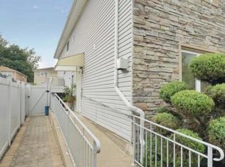 12 Tuttle St, Staten Island, NY 10314